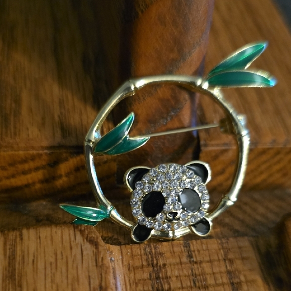 **Giveaway***Panda Brooch with Gold Colored Circle, Green Leaves and Rhinestones - Picture 2 of 4